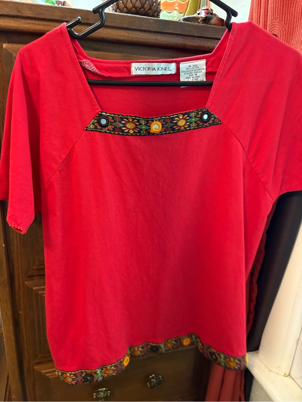 Victoria Jones Woman 90s Vintage Red Short-Sleeve Embroidered Trim Top